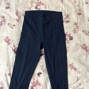 Lululemon wunder under leggings, size 6, navy blue, has side and stash pockets